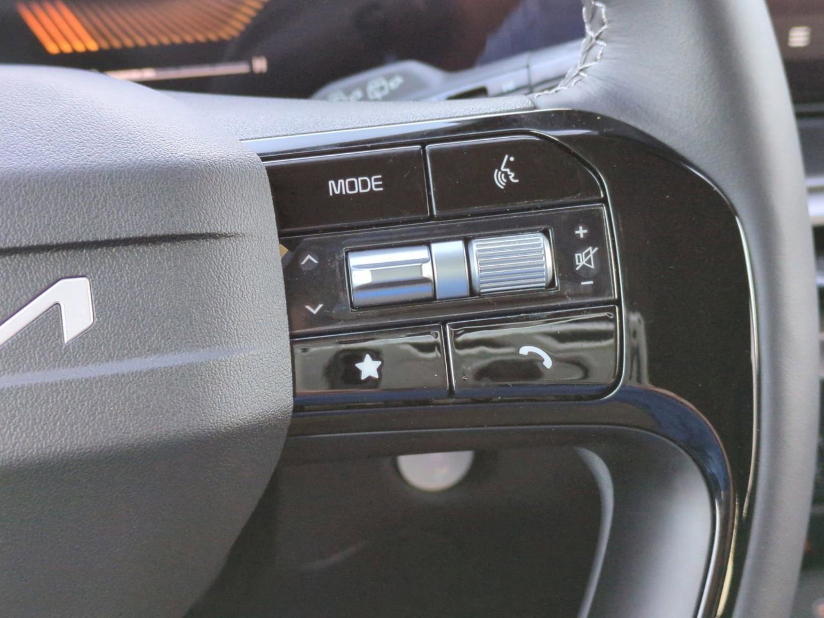 New 2026 Glacial White Pearl Kia LX image 18