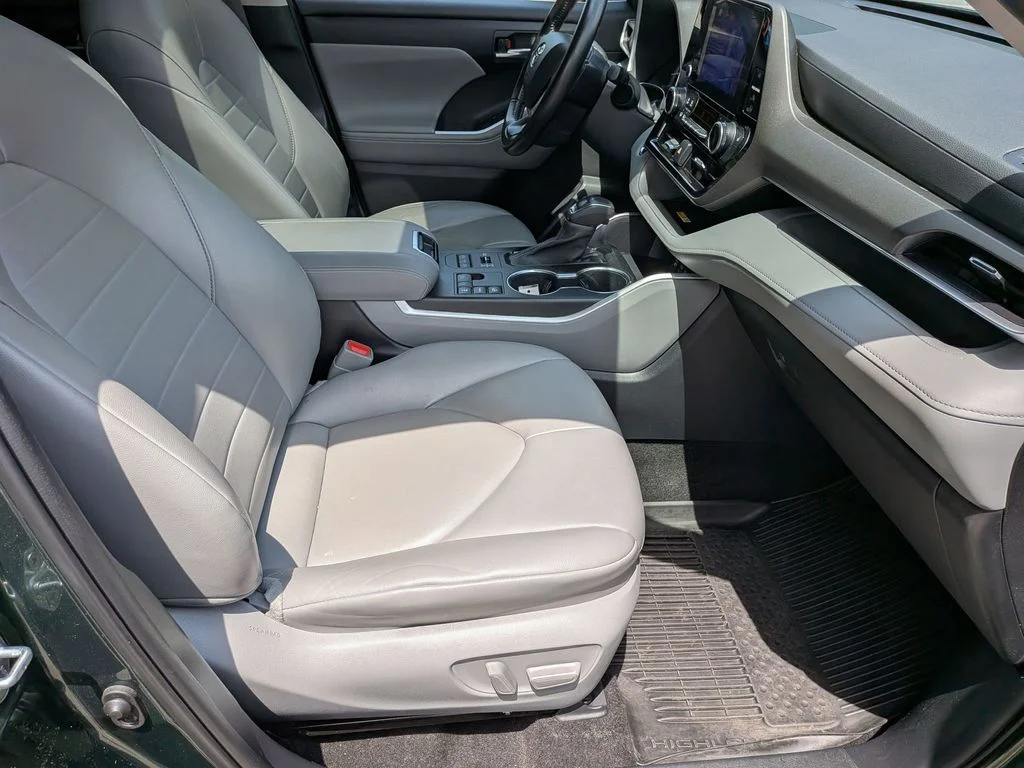 Used 2023 Green Toyota XLE image 34