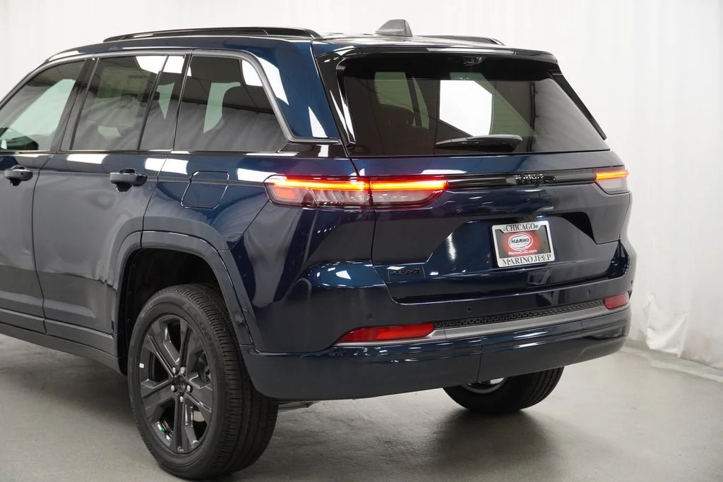 New 2027 Fathom Blue Pearl-Coat Paint Jeep Limited Reserve image 12