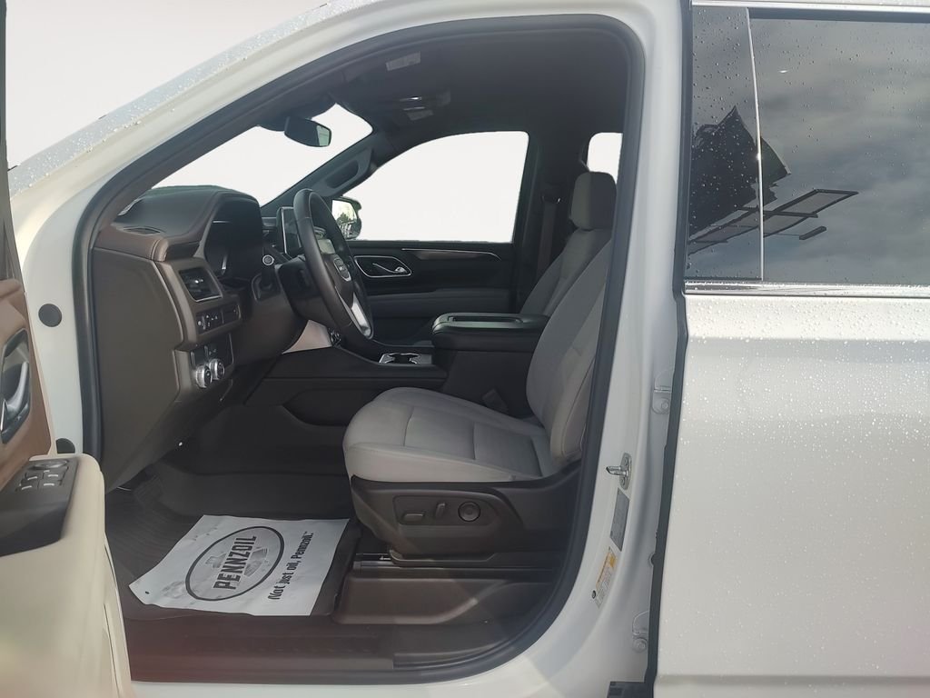 Used 2024 White GMC SLE image 9