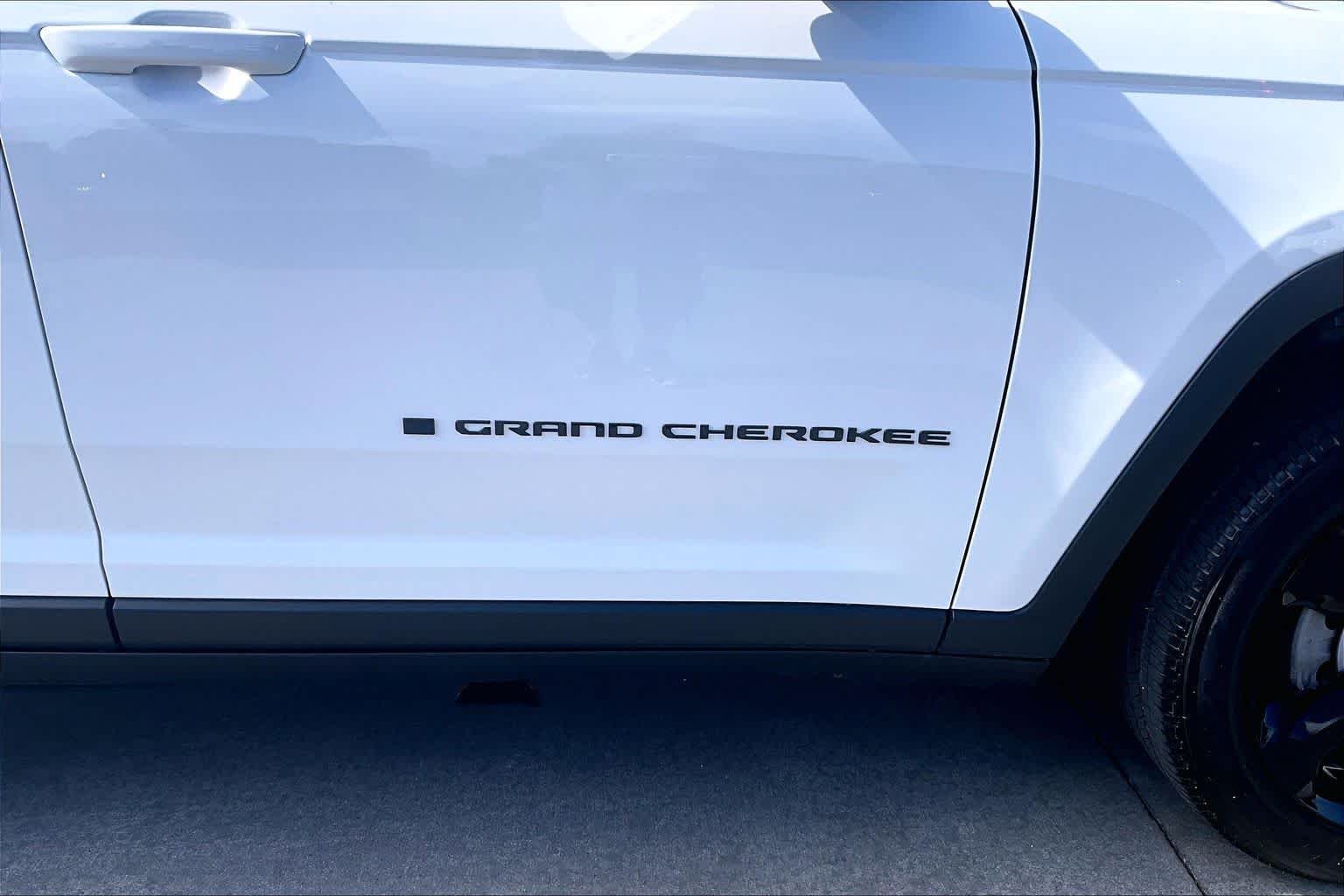 Used 2024 Bright White Clearcoat Jeep Altitude image 10