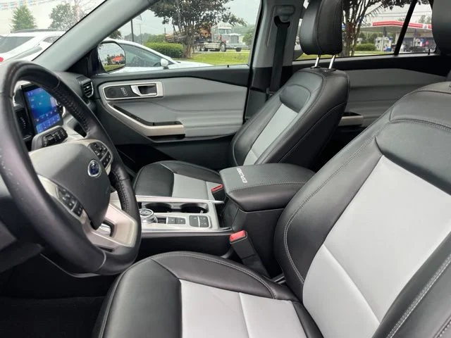Used 2023 Silver Ford XLT image 8