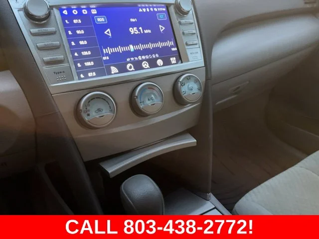 Used 2009 Silver Toyota  image 21