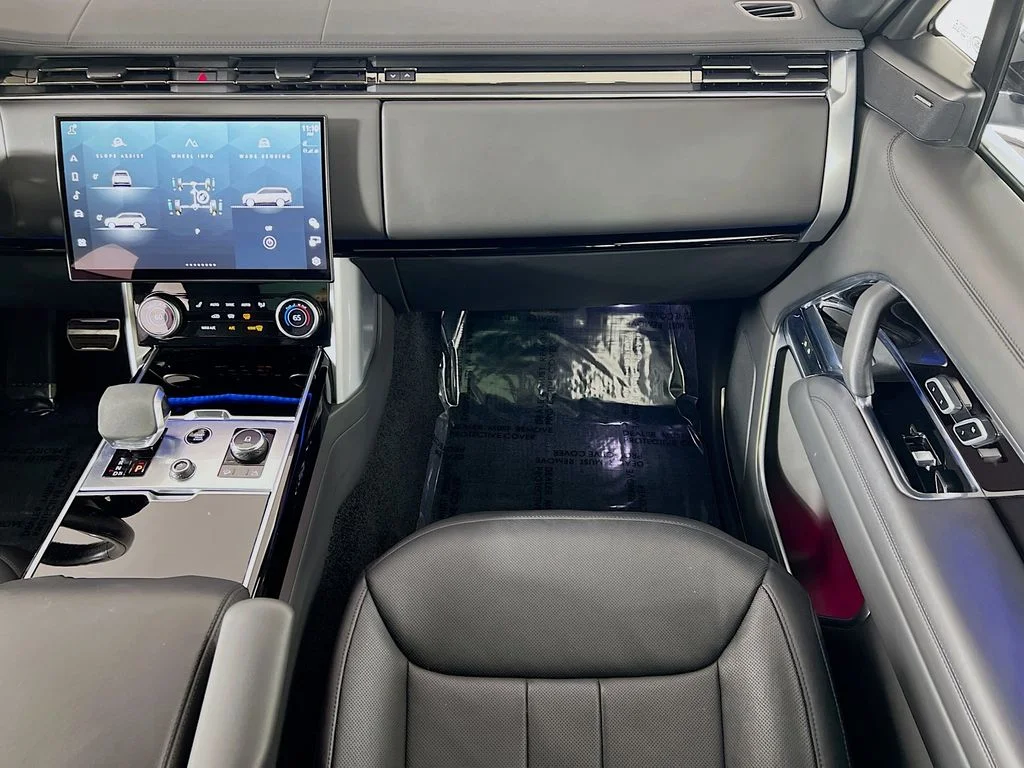Used 2023 Ostuni Pearl White Land Rover SE image 25