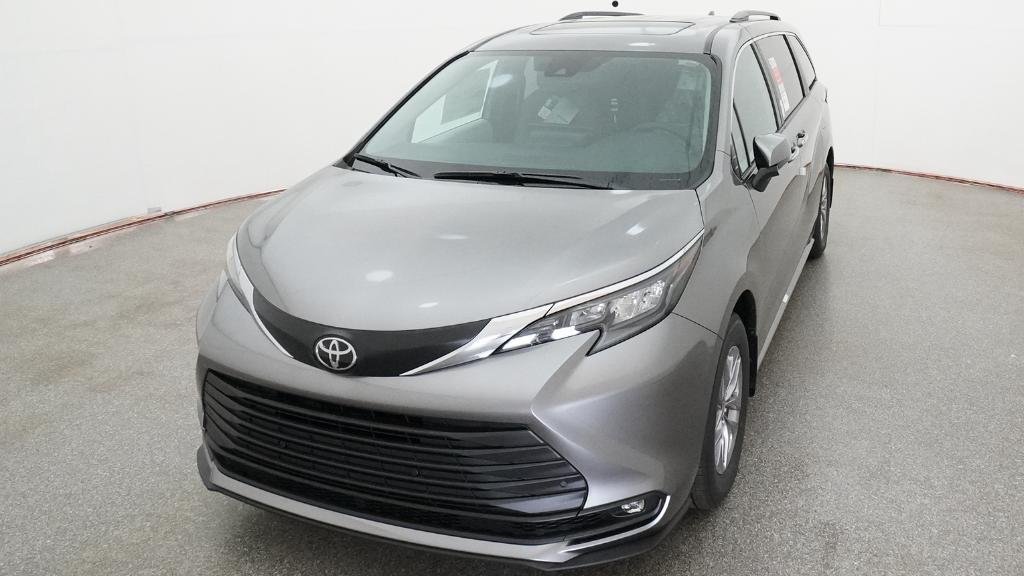 New 2026 Heavy Metal Toyota XLE image 4