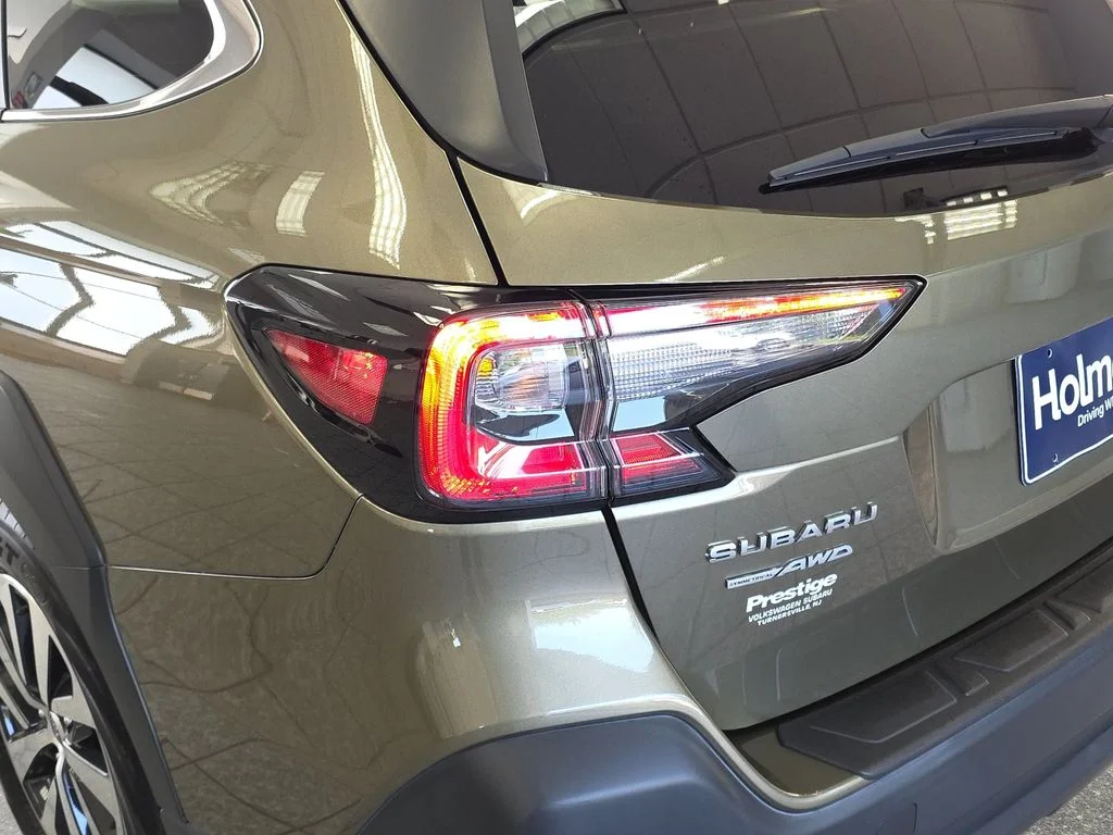 Used 2024 Autumn Green Metallic Subaru Premium image 33