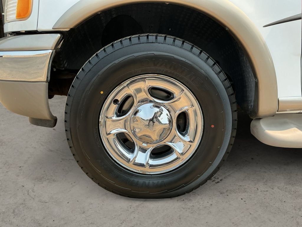Used 2000 White Ford Eddie Bauer image 9