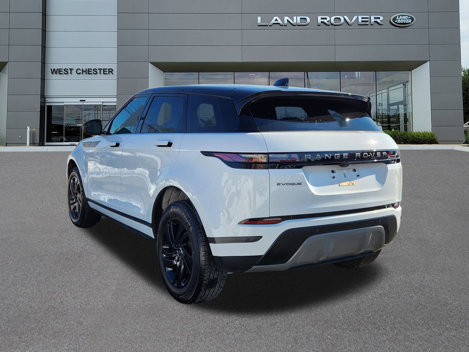 Certified Used 2026 Fuji White Land Rover S image 3