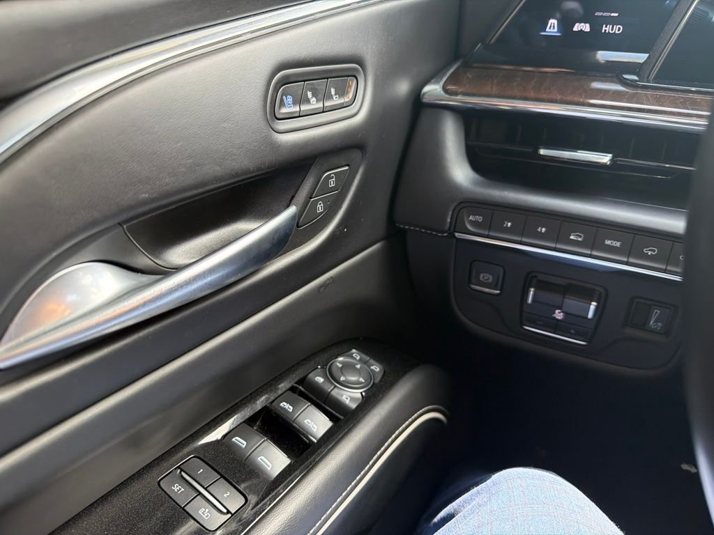 Used 2023 White Cadillac Sport Platinum image 13