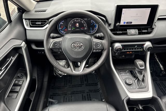 Used 2024  Toyota XLE Premium image 20