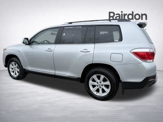 Used 2013 Silver Toyota SE image 4