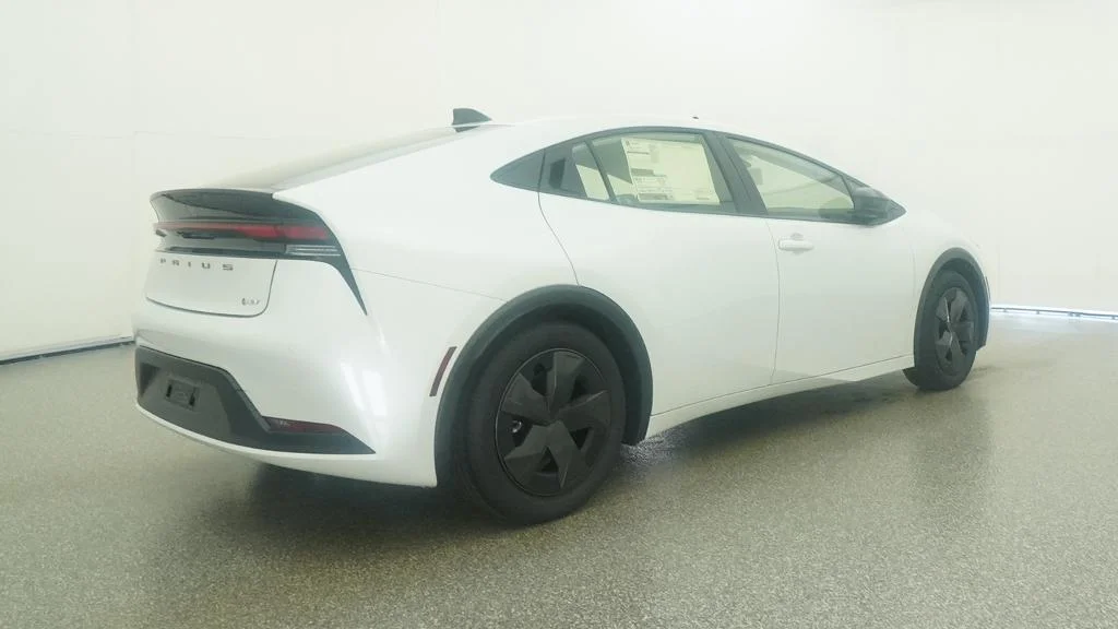 New 2027 Wind Chill Pearl Toyota LE image 17