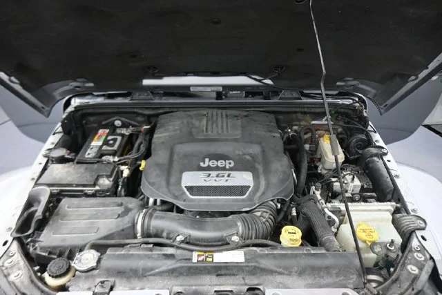 Used 2013 Silver Jeep Sahara image 12