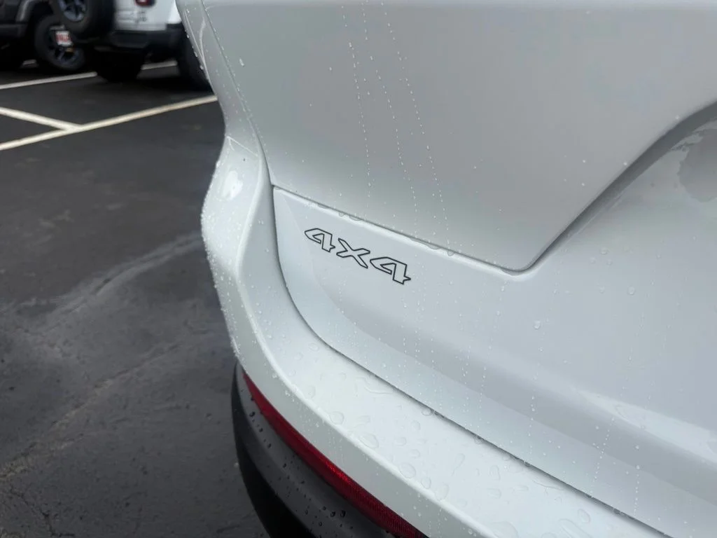 New 2026 Bright White Clear-Coat Exterior Paint Jeep  image 44