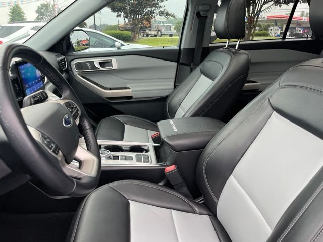 Used 2023 Silver Ford XLT image 9