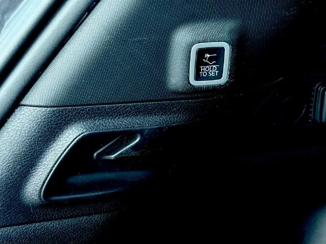 Used 2024 Gray Jeep Altitude image 38