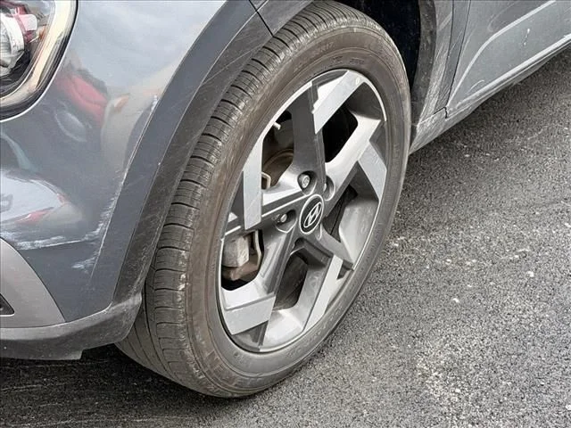 Used 2025 Gray Hyundai SEL image 34