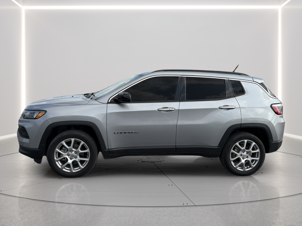 Used 2022 Silver Jeep Latitude Lux image 13