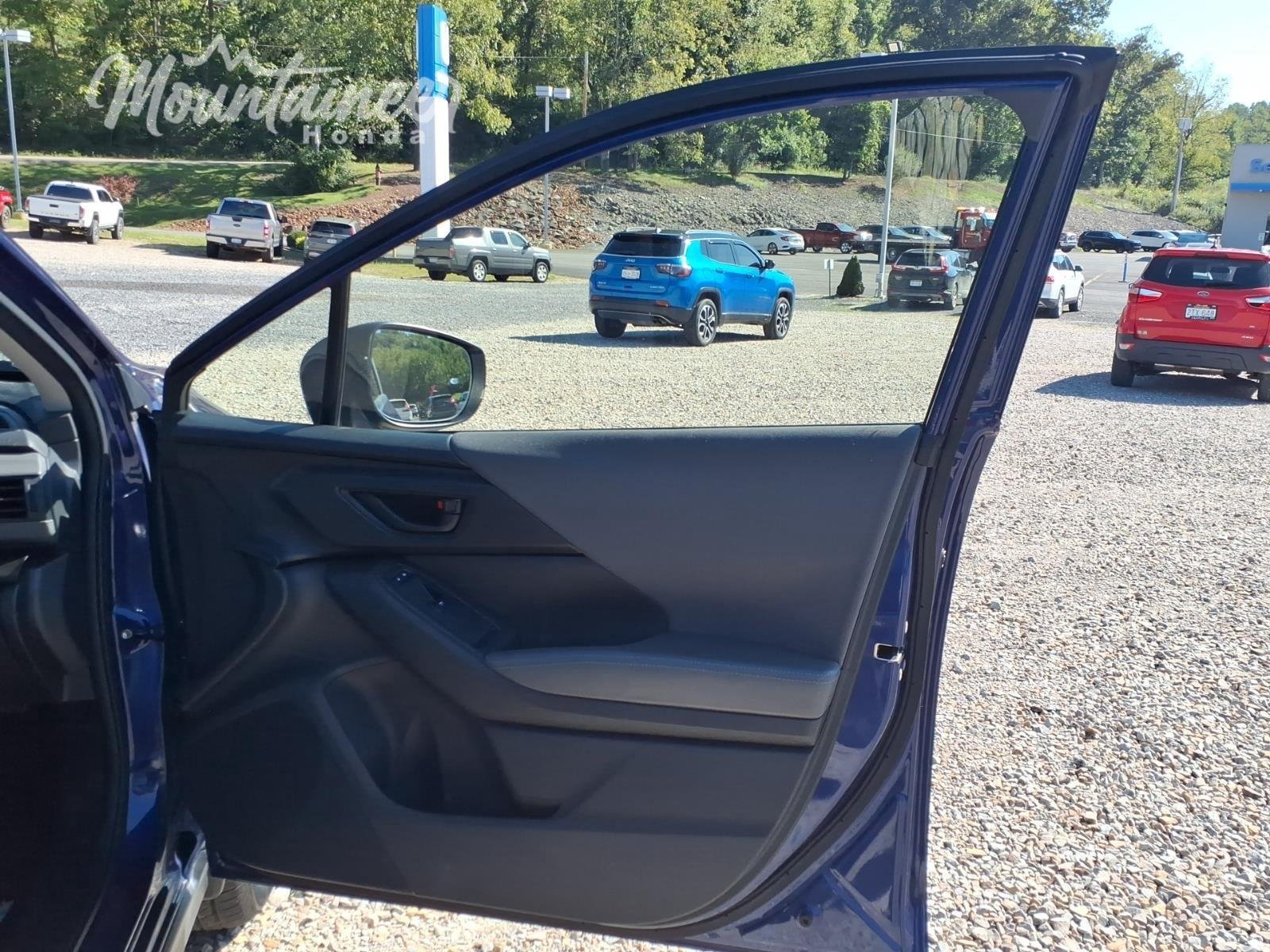 Used 2025 Sapphire Blue Pearl Subaru Premium image 17