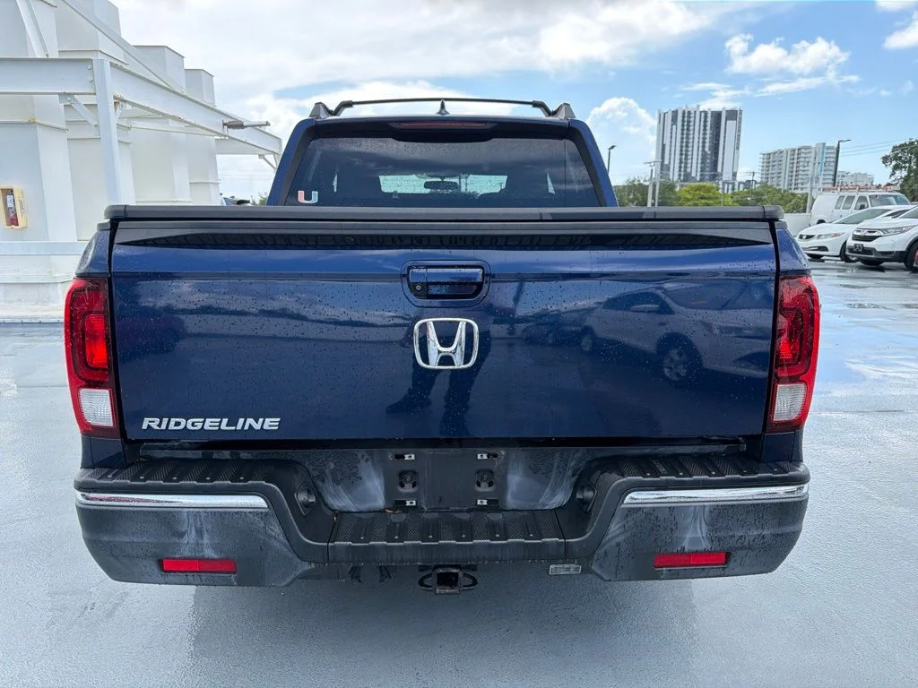 Used 2017 Obsidian Blue Pearl Honda RTL image 9
