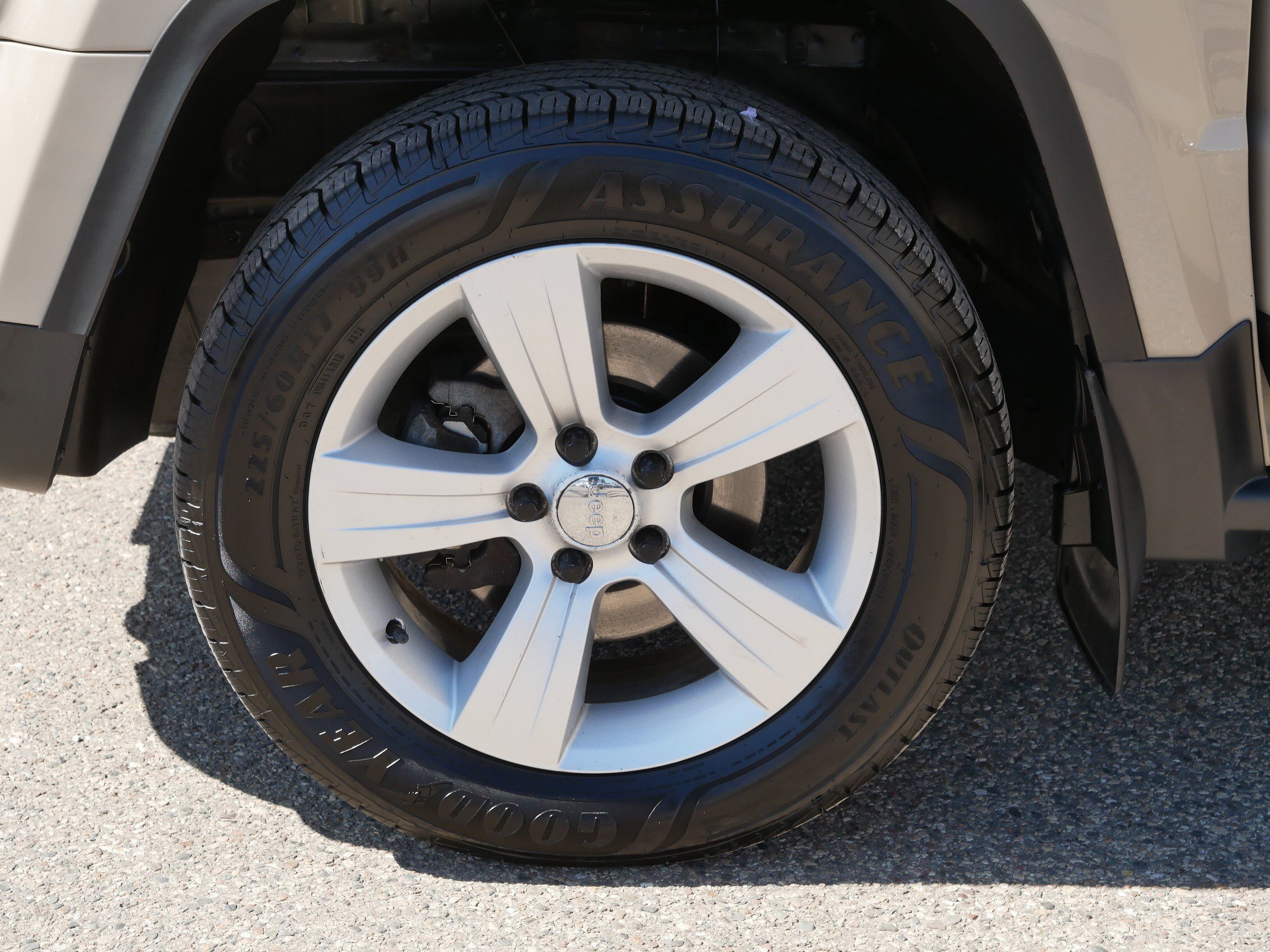 Used 2017 Mojave Sand Clearcoat Jeep Latitude image 15