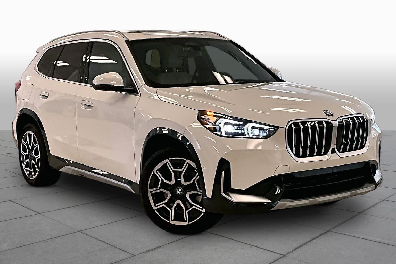 Certified Used 2025 Alpine White BMW xDrive28i image 2