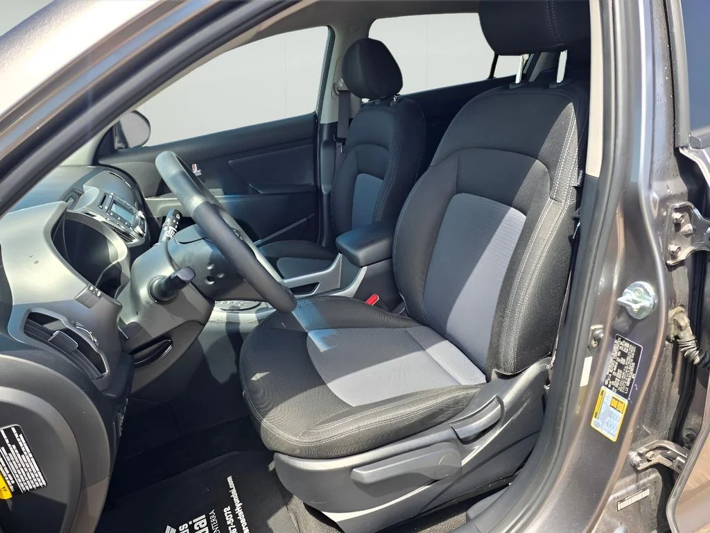 Used 2016 Mineral Silver Kia LX image 26