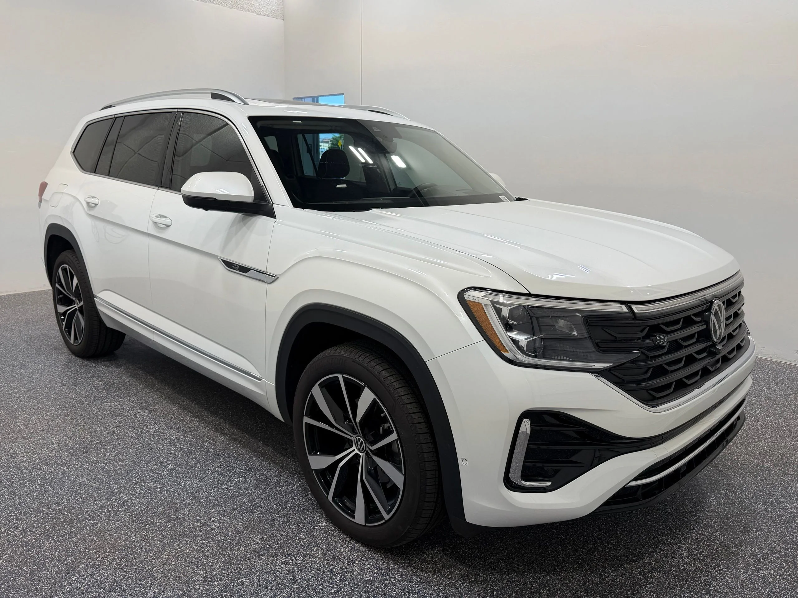 2025 Volkswagen Atlas SEL Premium R-Line - Photo 9
