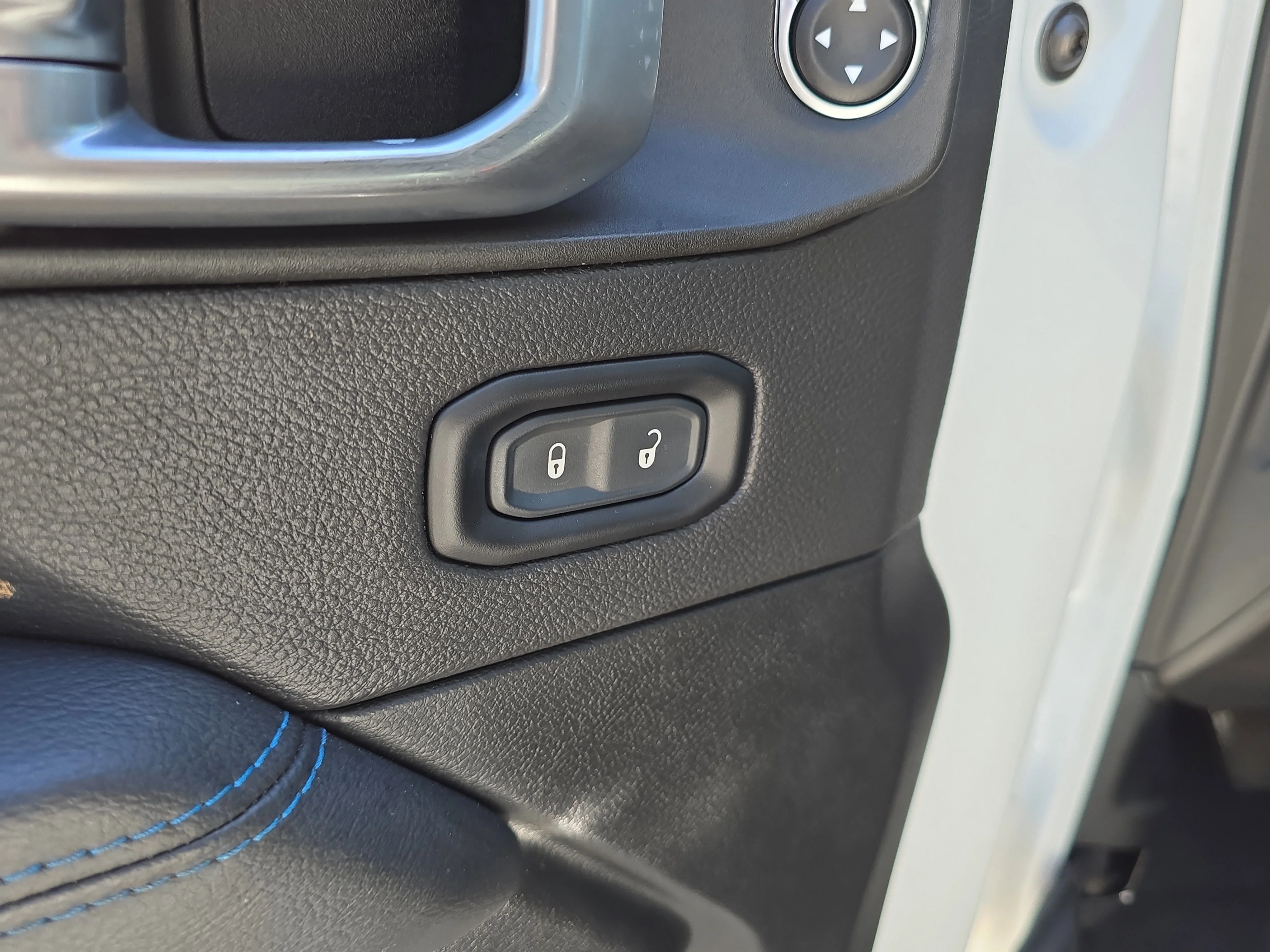 Used 2022 Bright White Clearcoat Jeep Unlimited Rubicon image 19
