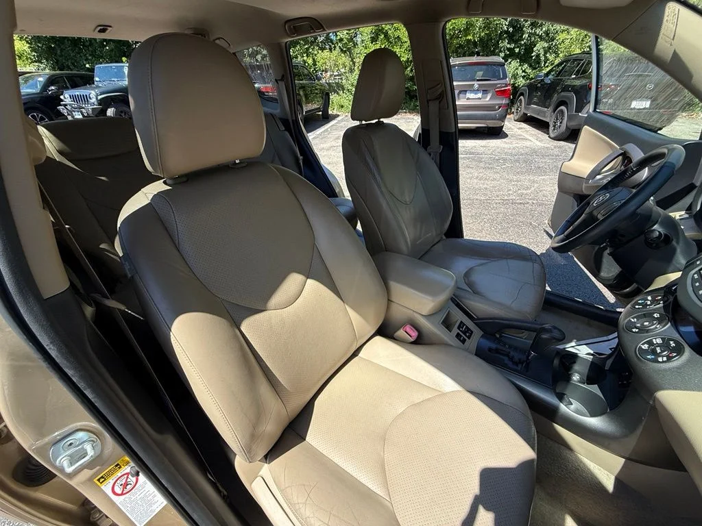 Used 2009  Toyota Limited image 29