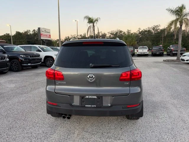 Used 2016 Gray Volkswagen SE image 7