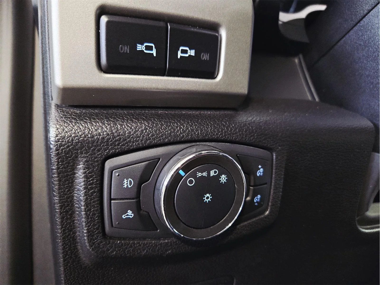 Used 2020 Agate Black Ford Lariat image 21