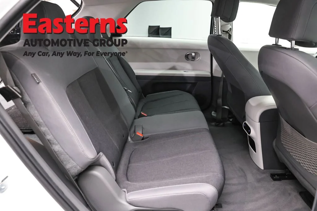 Used 2024 White Hyundai SEL image 21