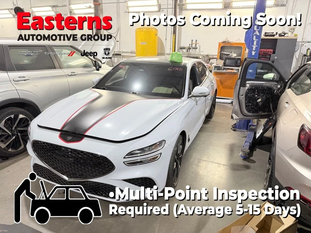 Used 2022 White Genesis 3.3T image 1
