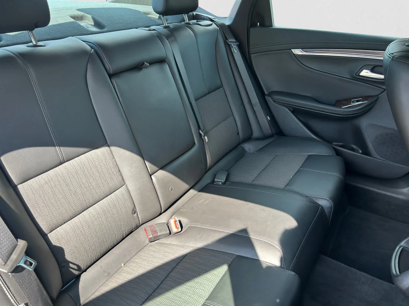 Used 2015 Silver Topaz Metallic Chevrolet LT image 21
