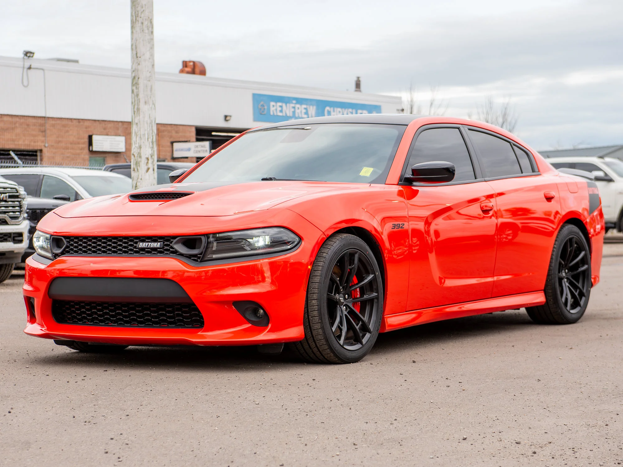Used 2023 go mango Dodge Scat Pack 392* | 6.4L HEMI V8 | 485 HP | Brembo Brakes | Sunroof | image 12