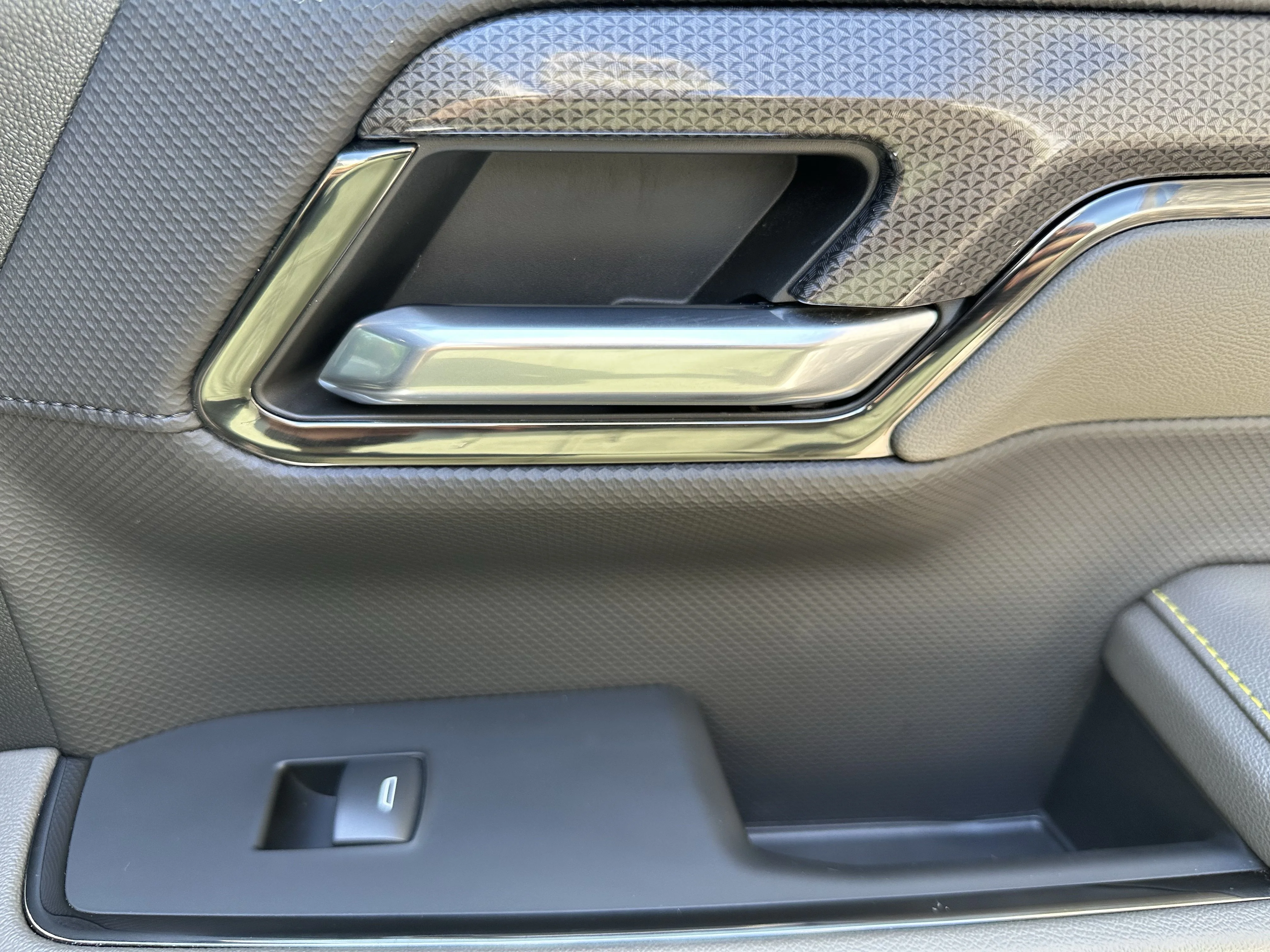 Certified Used 2024  Chevrolet ZR2 image 22
