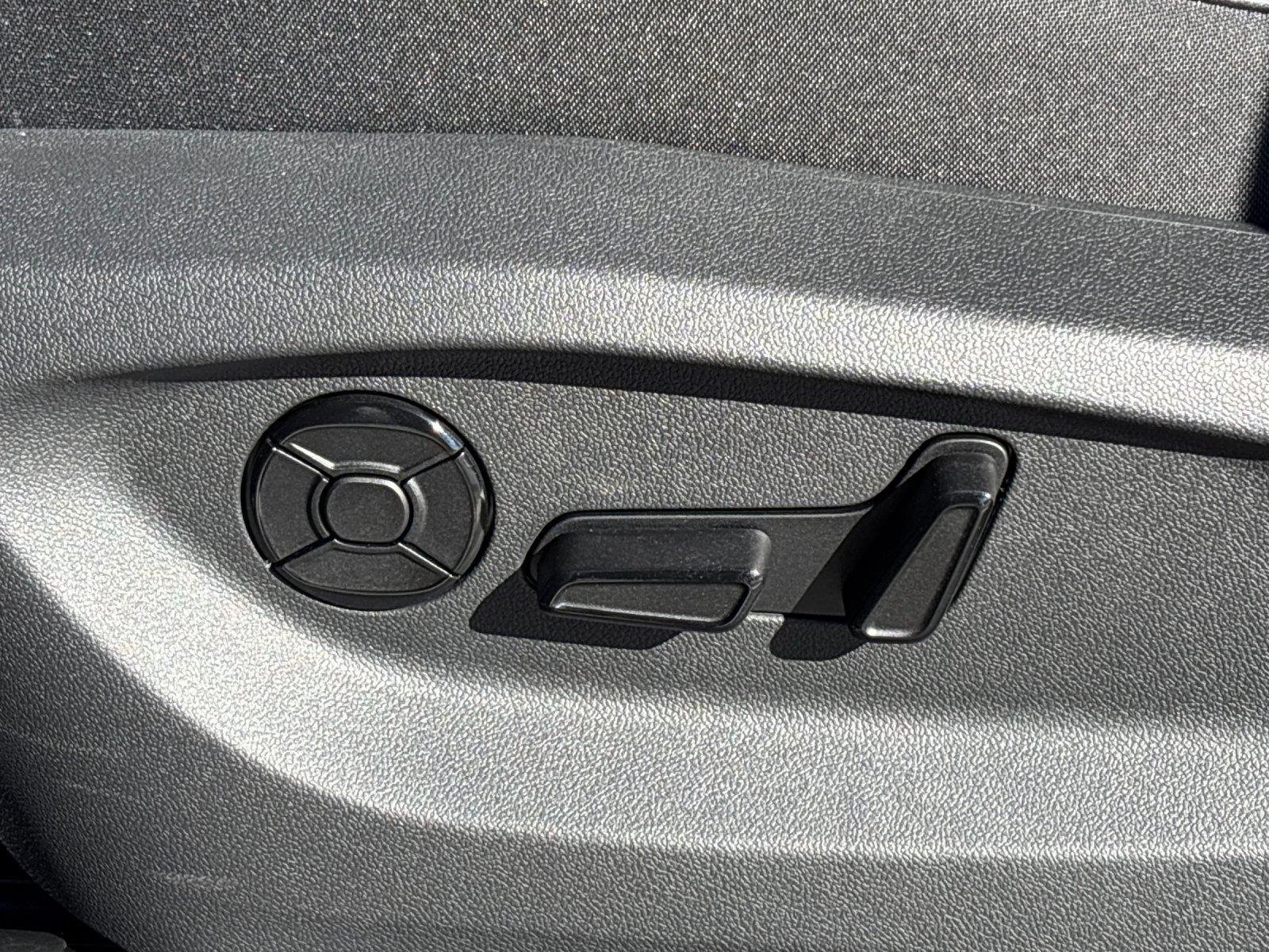 New 2027  Volkswagen SE R-Line Black image 16