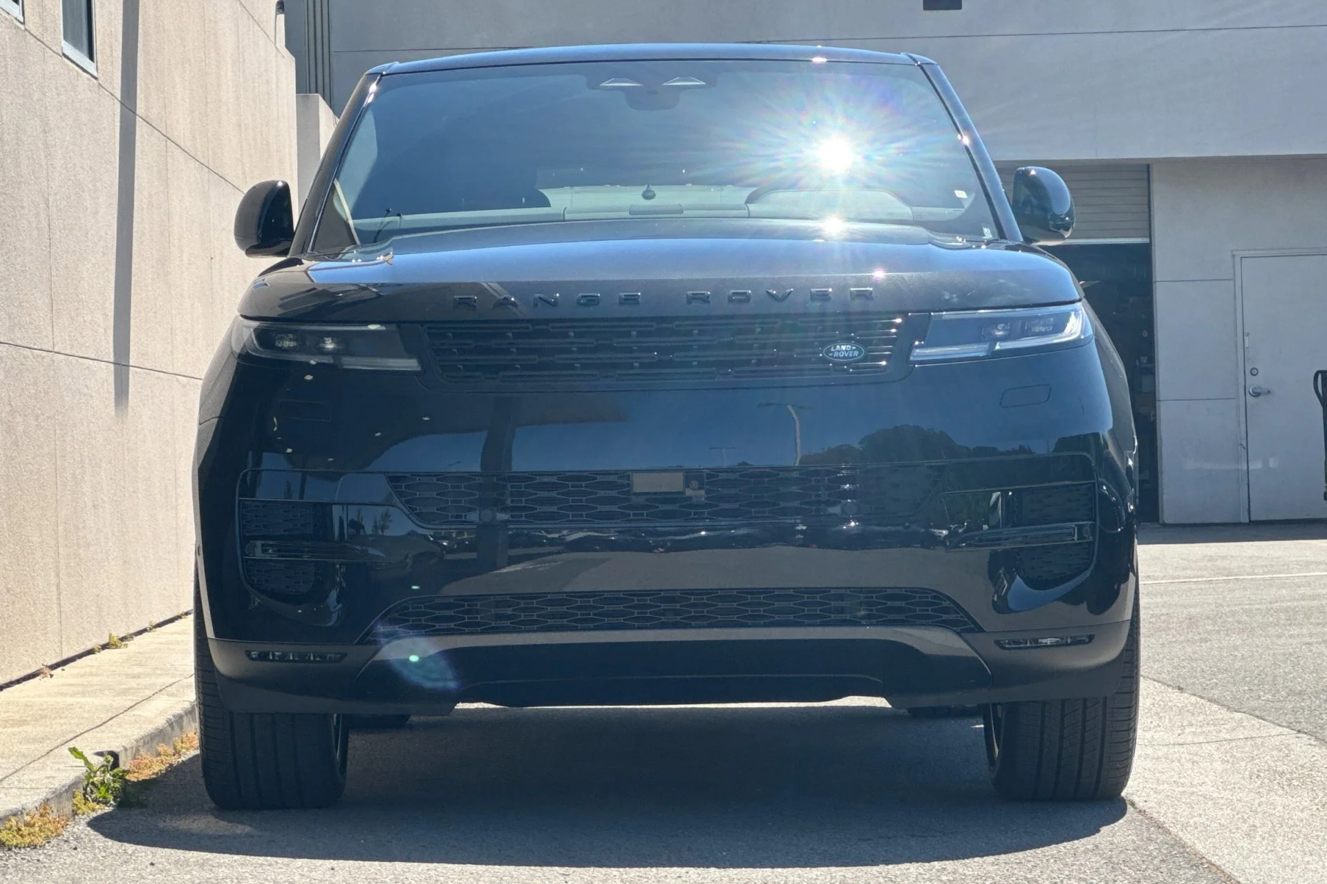 New 2026 SANTORINI BLACK Land Rover SE image 10