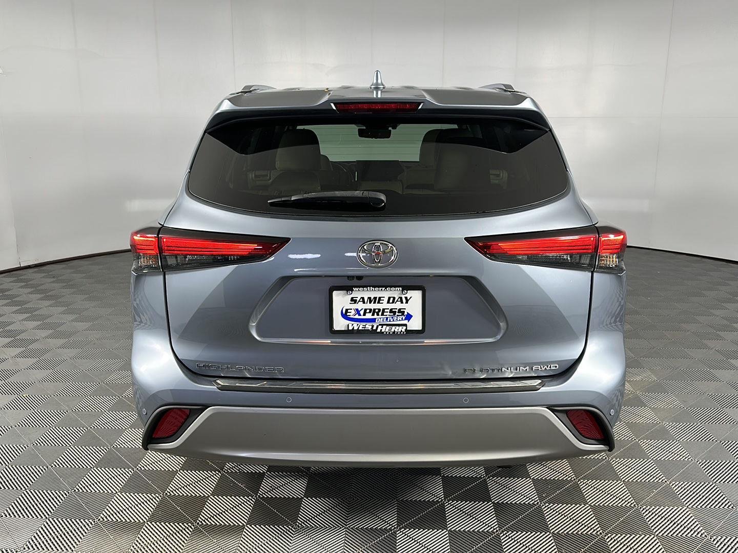 Used 2021 Moon Dust Toyota Platinum image 28