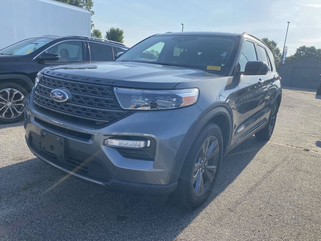Used 2024 Gray Metallic Ford XLT image 3