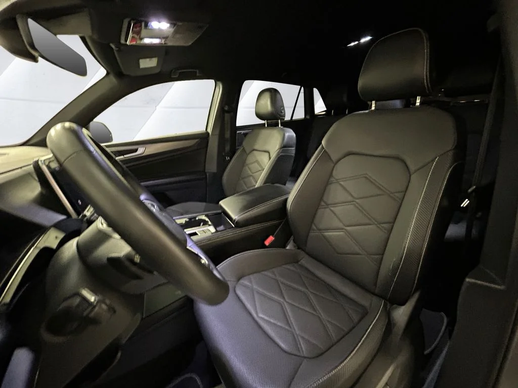 Used 2024  Volkswagen 2.0T SE w/Technology image 8