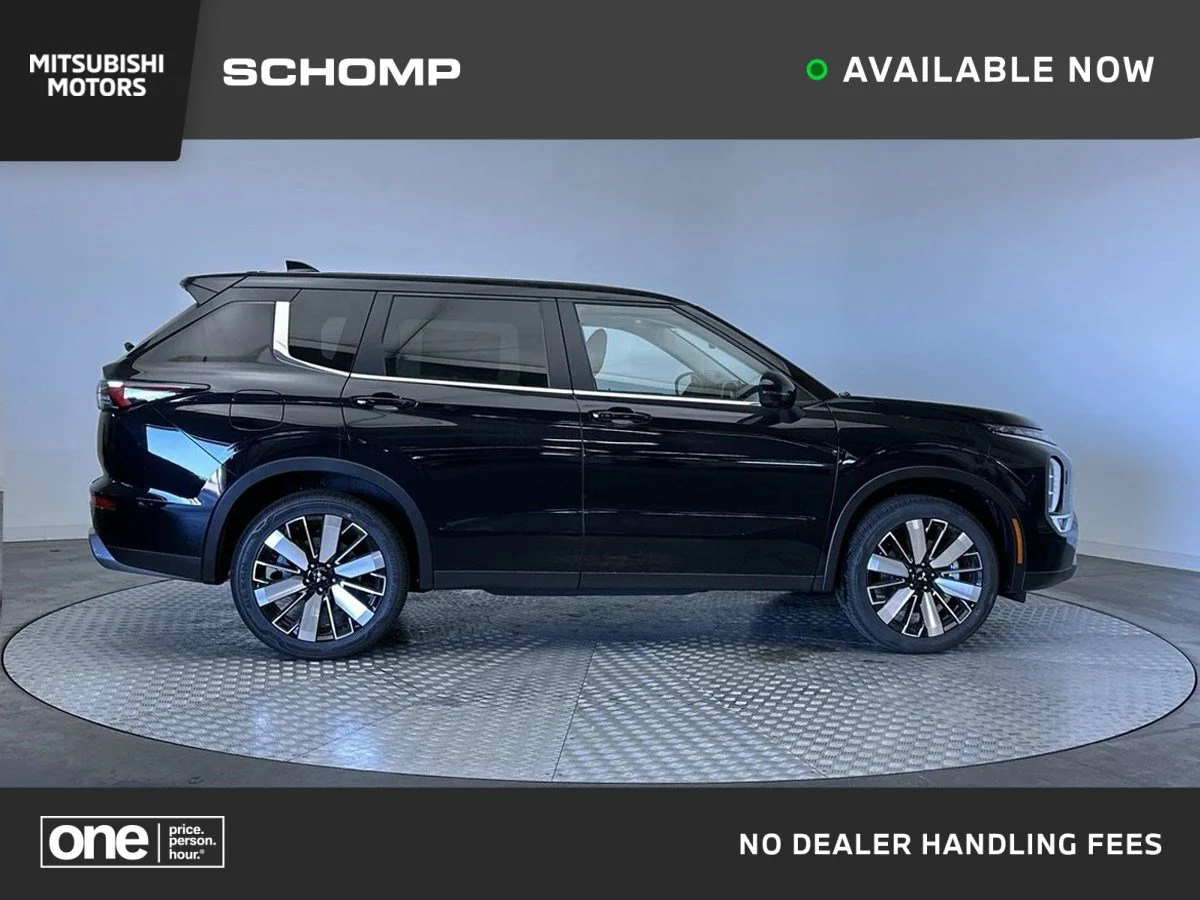 New 2026 Labrador Black Pearl Mitsubishi SE image 1