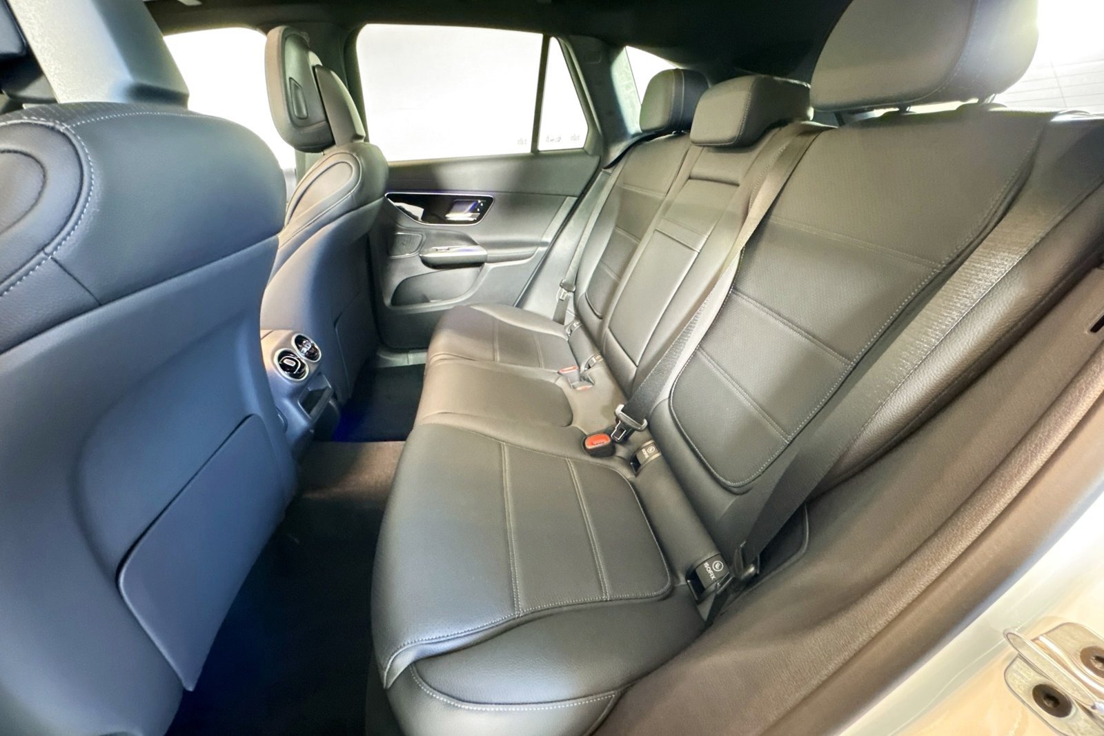 New 2026 Polar White Mercedes-Benz GLC 300 image 22