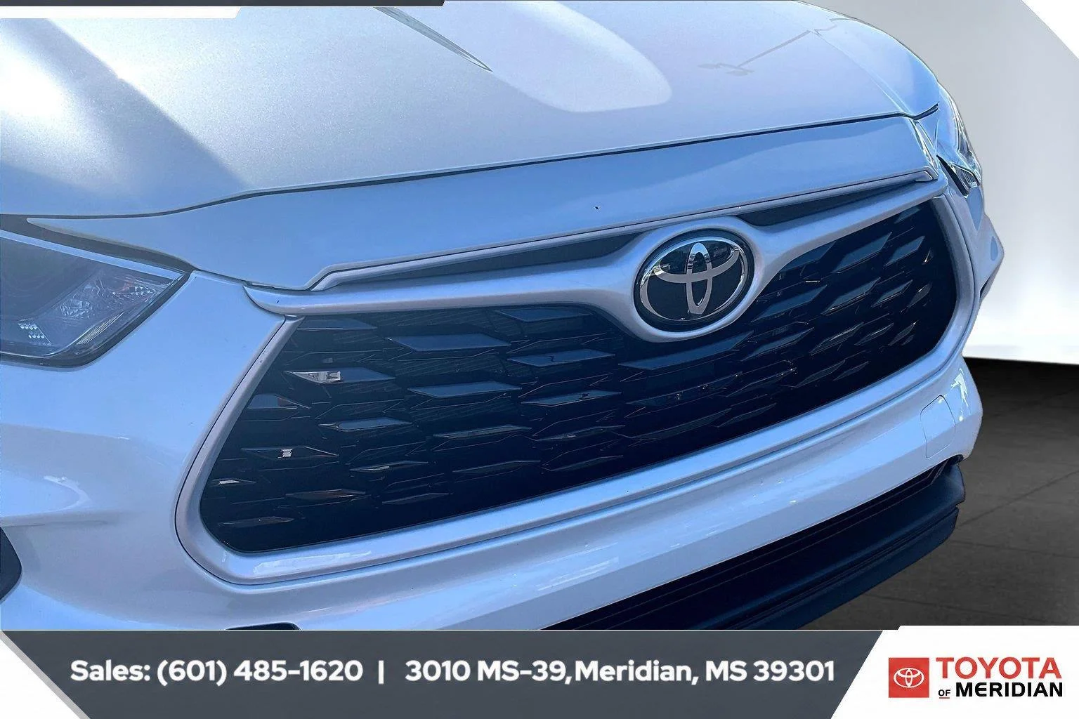 Used 2026 Wind Chill Pearl Toyota XLE image 22