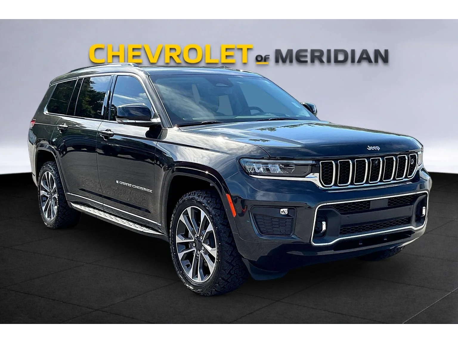 Used 2022 Gray Jeep Overland image 1
