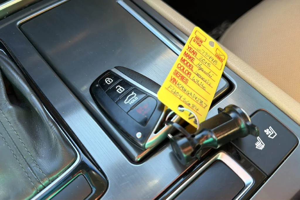 Used 2015 White Hyundai 3.8 image 34