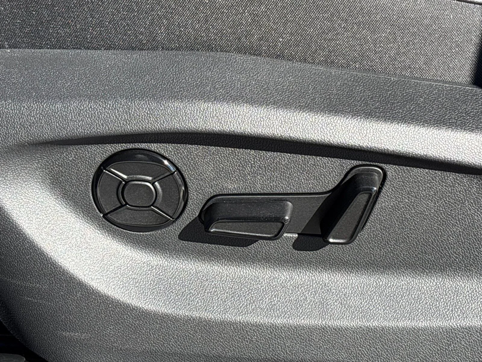 New 2027  Volkswagen SE R-Line Black image 16