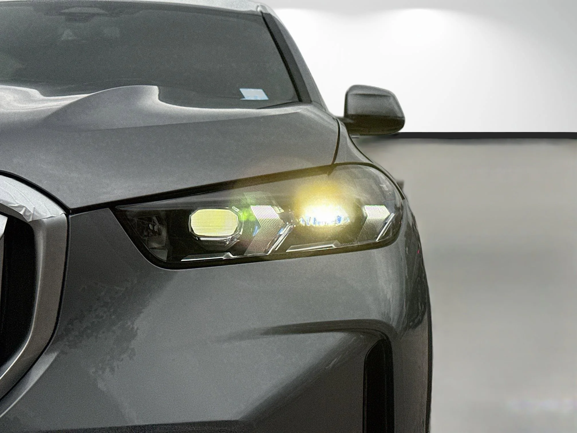 New 2026 Skyscraper Grey Metallic BMW sDrive40i image 9