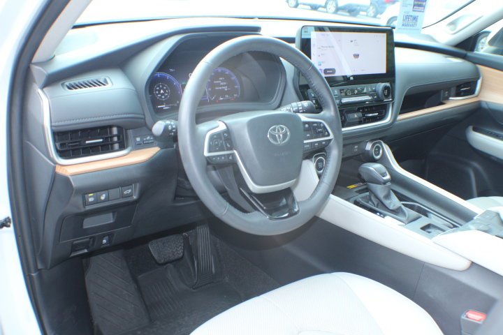 Certified Used 2024 Wind Chill Pearl Toyota Limited image 7